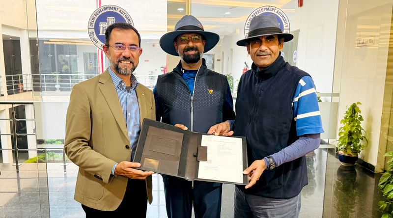 (left to right) : Mr. Dinesh Thakur , Founder & CEO of 4moles.com with Col IS Kohli , Secretary , Qutab Golf Course and Col Sanjay Sharma , Secretary , Dwarka Golf Course